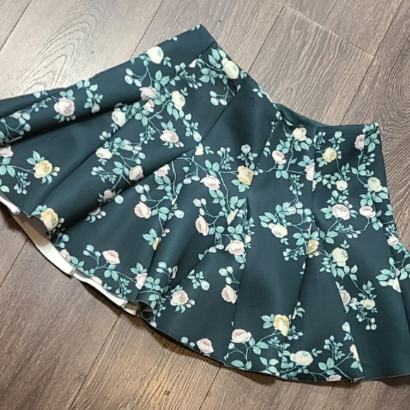 Lauren Conrad scuba skirt NWT - Picture 3 of 6